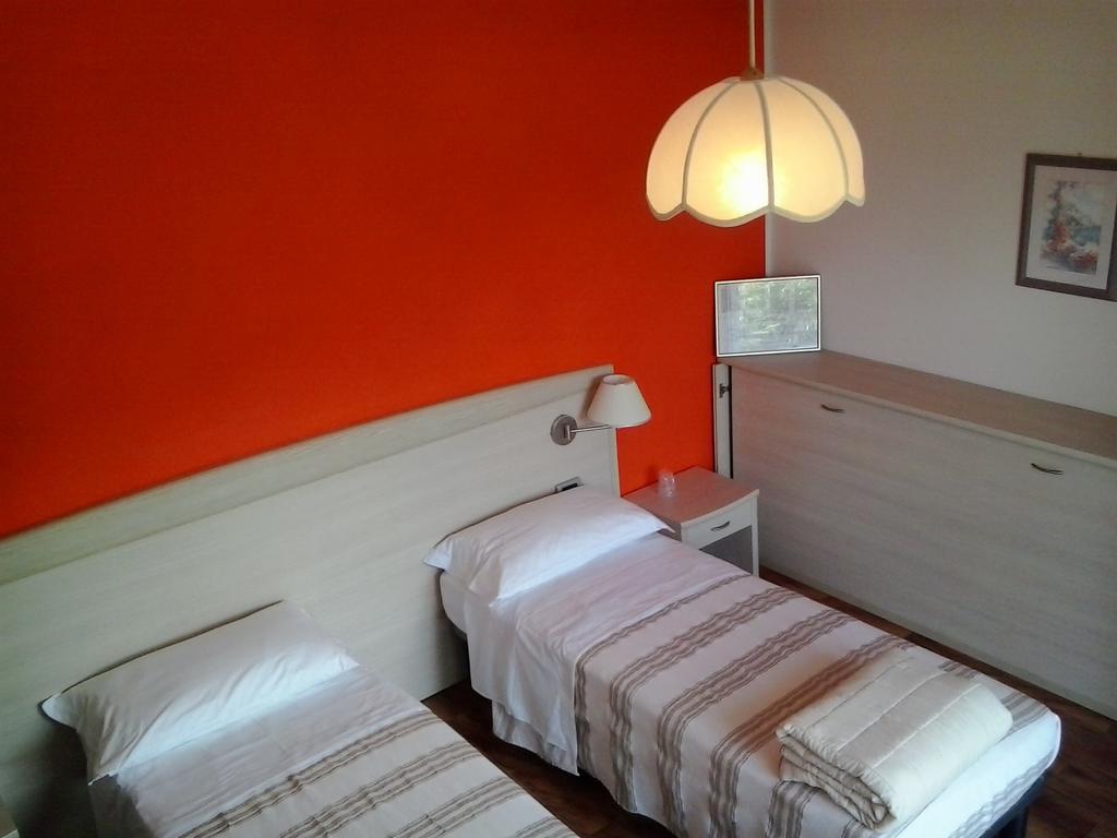 Hotel Pizzeria Mezzolago Pergine Valsugana Zimmer foto