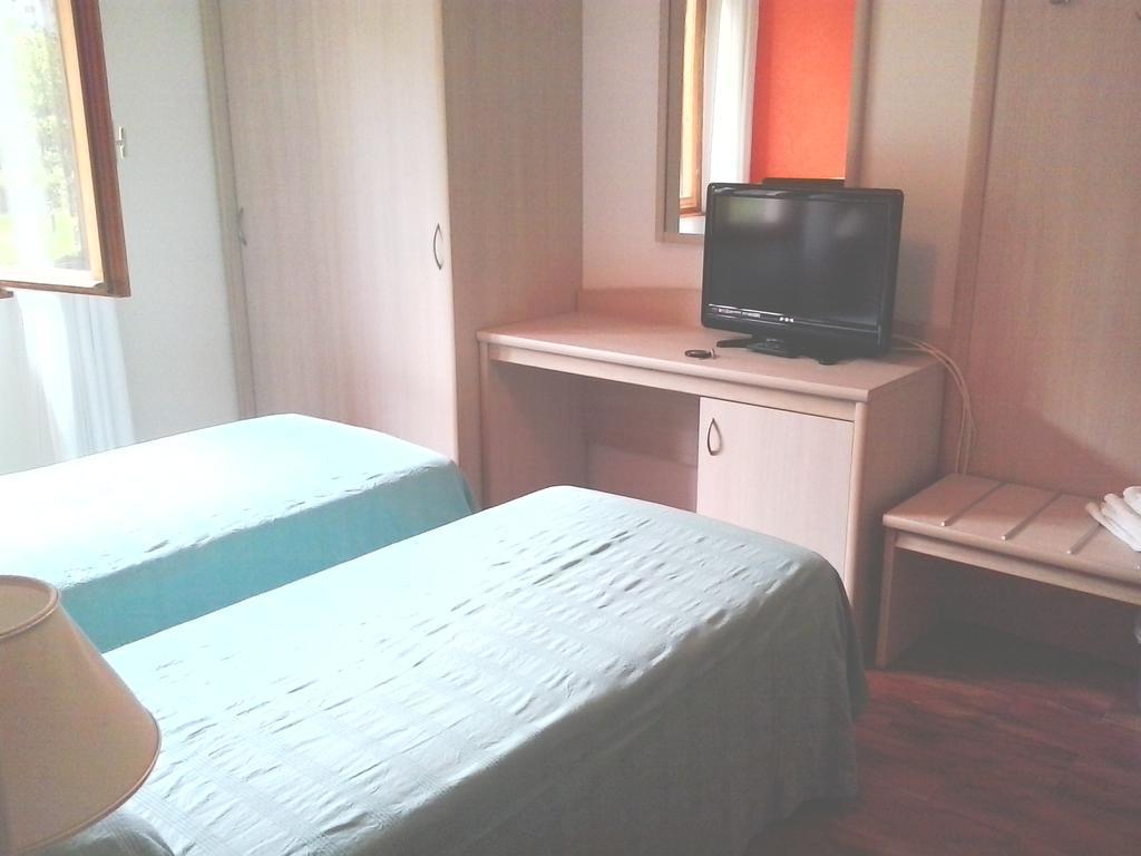 Hotel Pizzeria Mezzolago Pergine Valsugana Zimmer foto