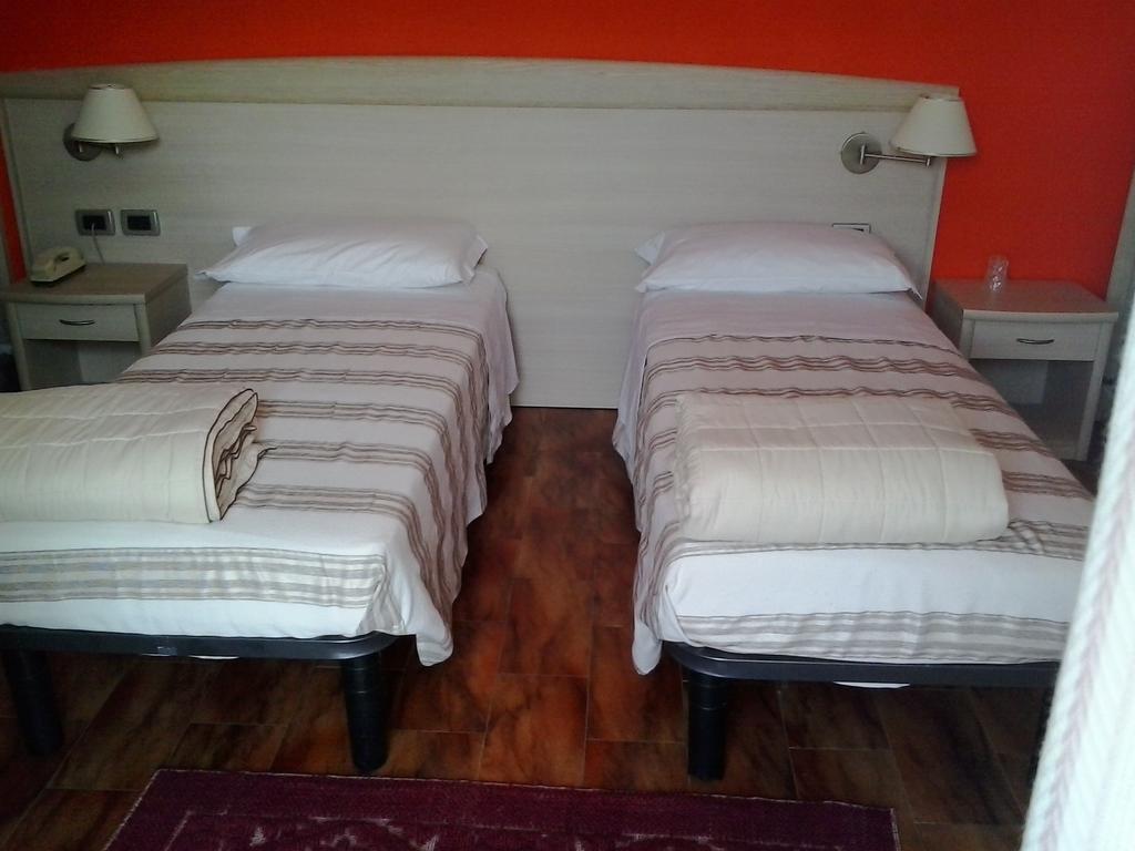 Hotel Pizzeria Mezzolago Pergine Valsugana Zimmer foto