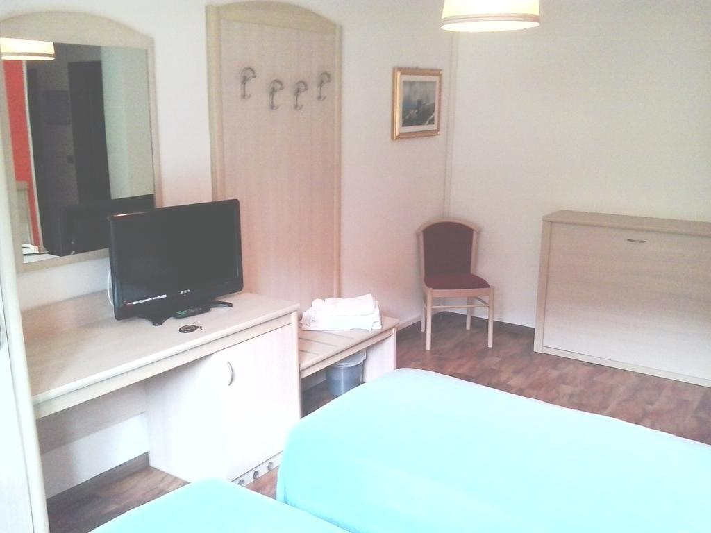 Hotel Pizzeria Mezzolago Pergine Valsugana Zimmer foto